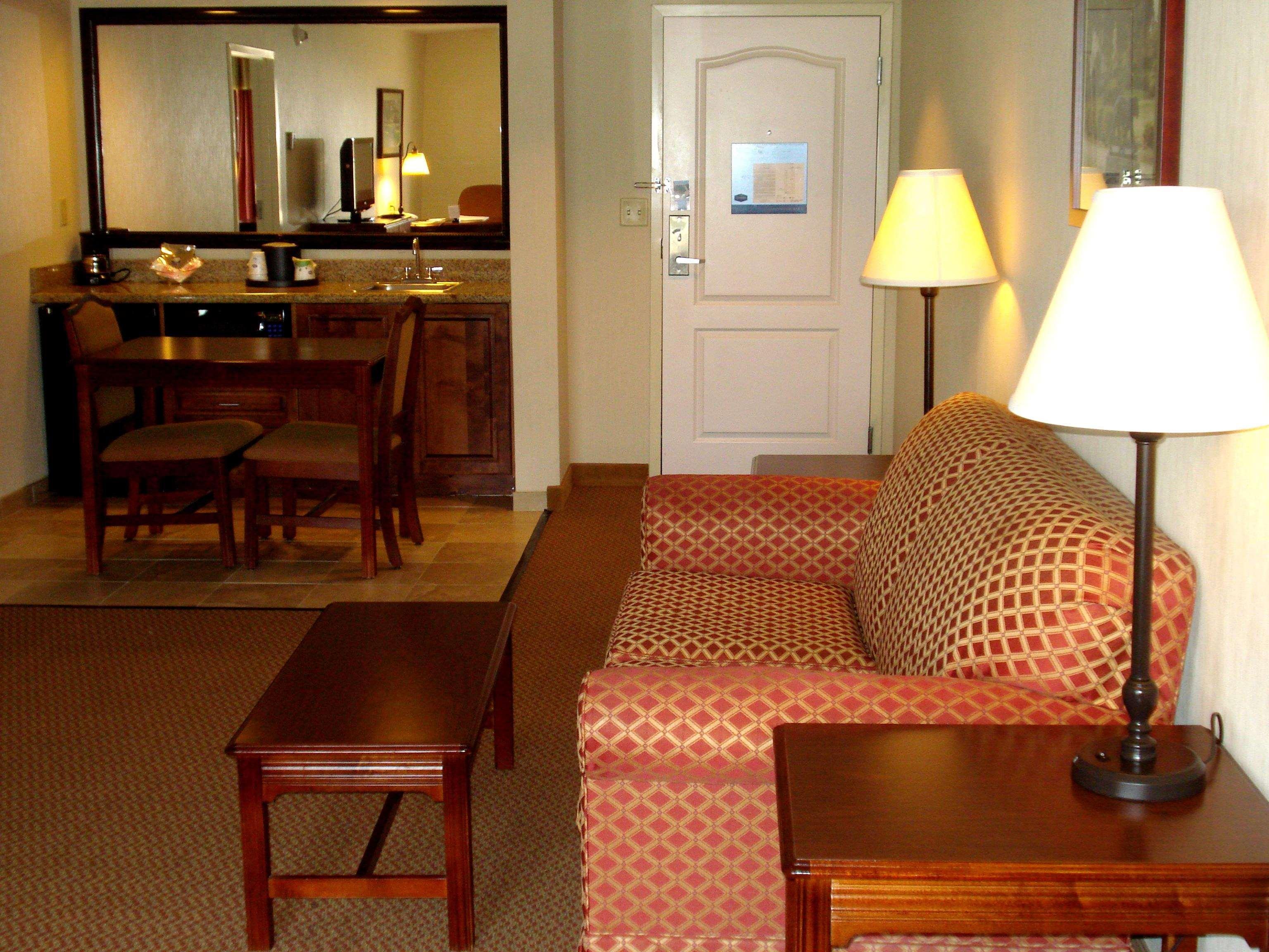 Hampton Inn Емпорія Номер фото