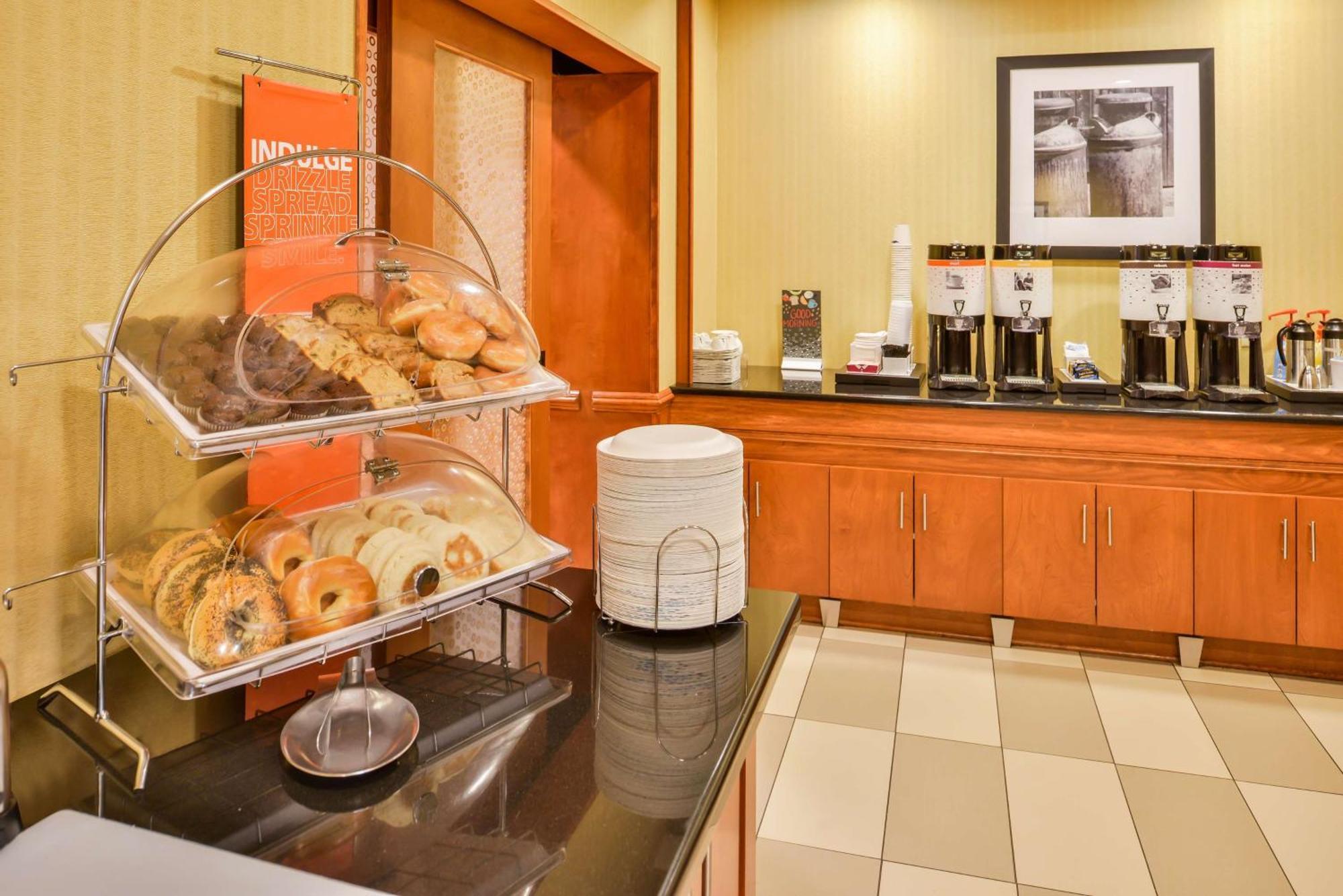Hampton Inn Емпорія Екстер'єр фото