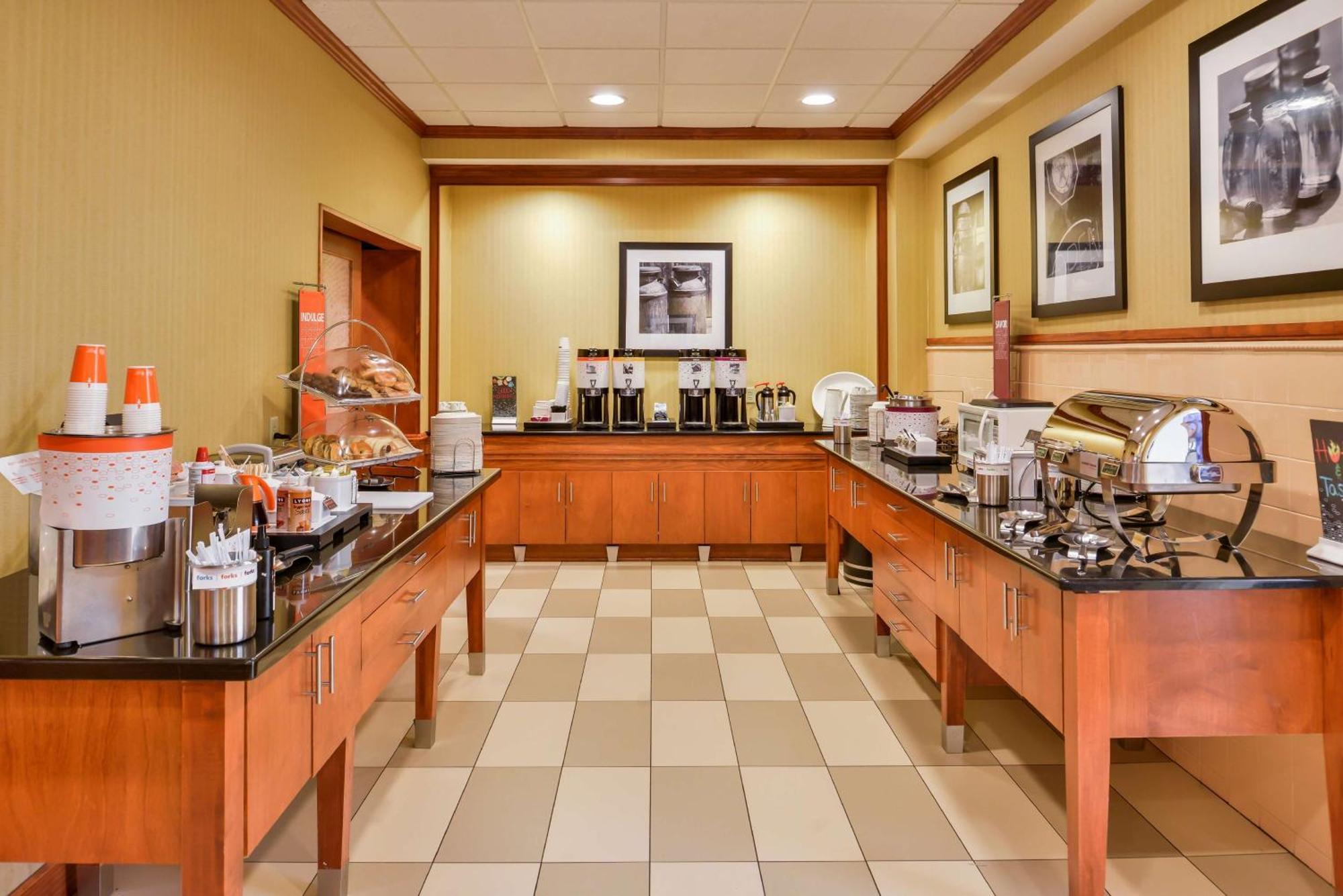 Hampton Inn Емпорія Екстер'єр фото