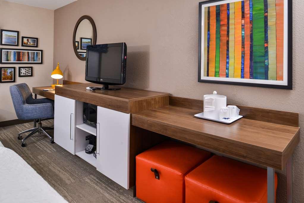 Hampton Inn Емпорія Номер фото