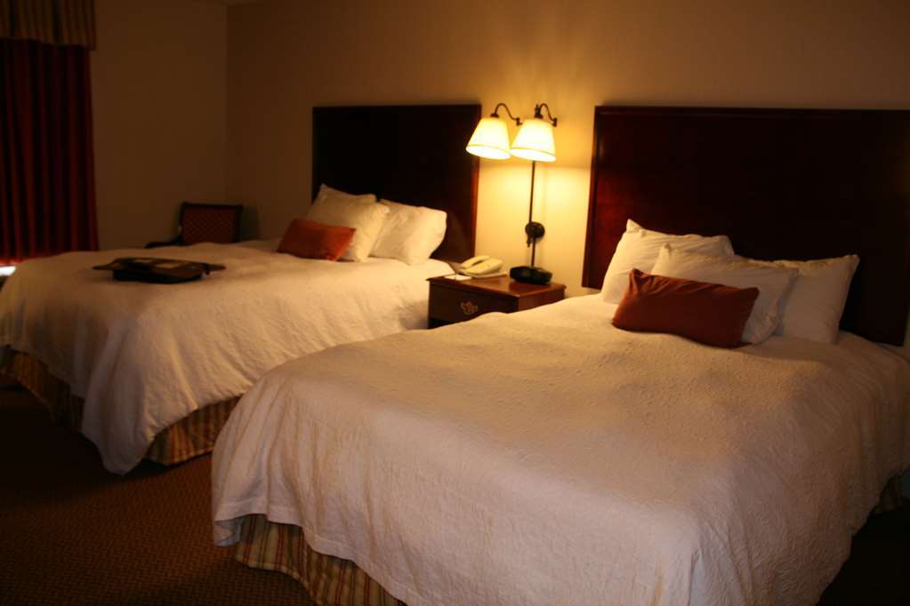 Hampton Inn Емпорія Номер фото